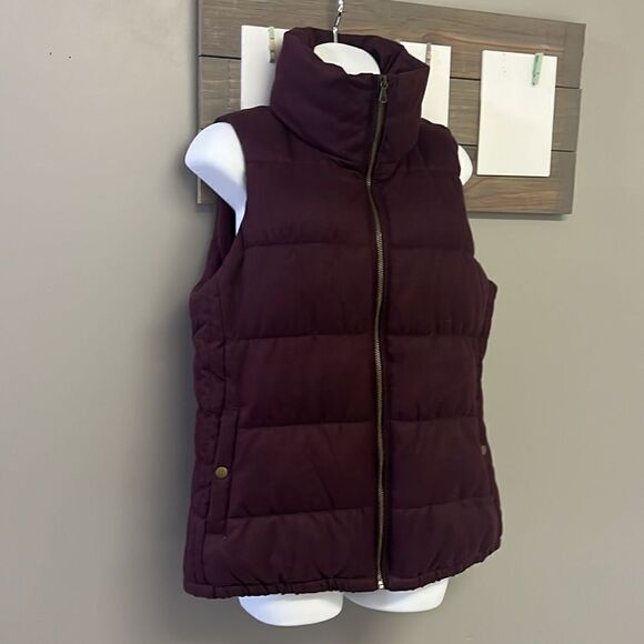 Old Navy Women’s Dark Red Zip Up Striped Puffer Vest with Pockets-Small - Picture 3 of 13